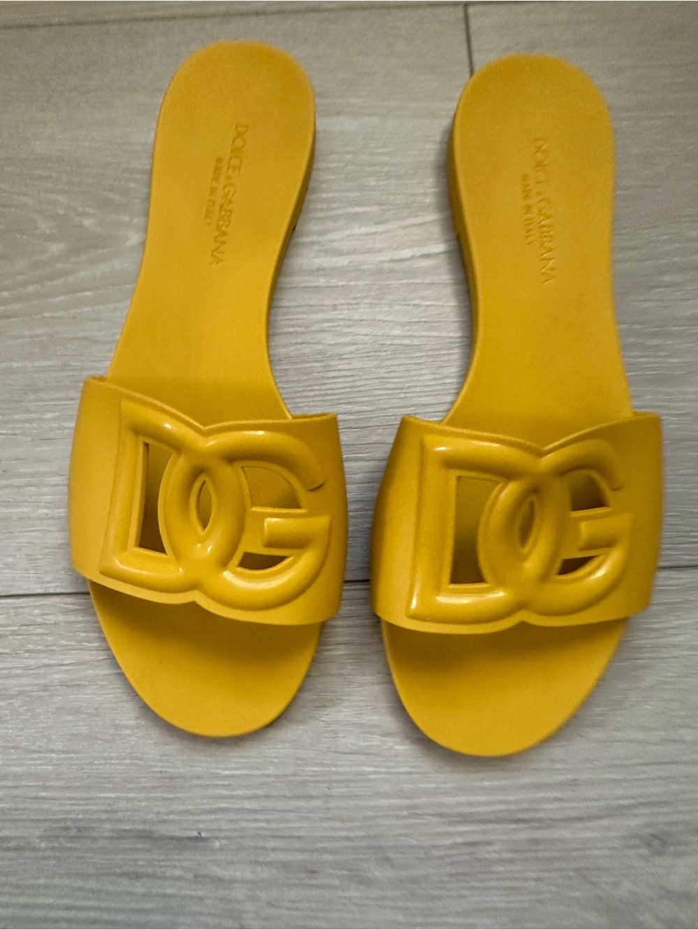 Dolce & Gabbana Cut-Out DG Rubber Sandals - Picture 3 of 15